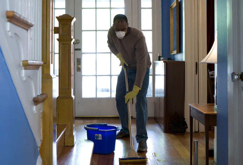 Pastikan semua yang terlibat dalam proses pemindahan memakai topng mulut dan hidung sepanjang masa. -Gambar hiasan/ unplash