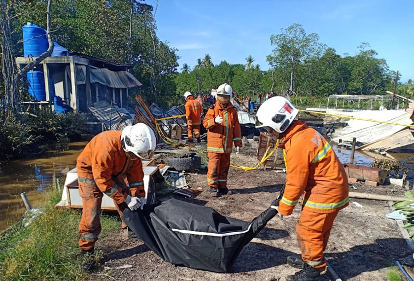 Bomba menerima panggilan mengenai kejadian terbabit kira-kira jam 2.54 pagi tadi. - Foto JBPM