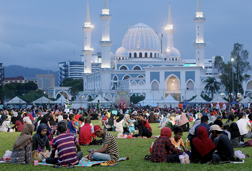 Meningkatkan amal ibadah dan meluangkan masa bersama keluarga perlu lebih ditekankan.