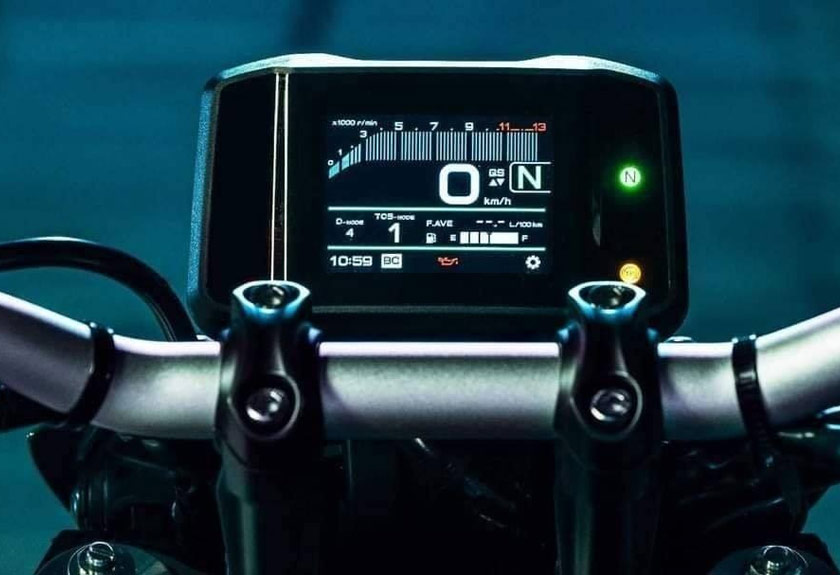 Penggunaan meter jenis TFT berbanding LCD pada versi lama Yamaha MT-09