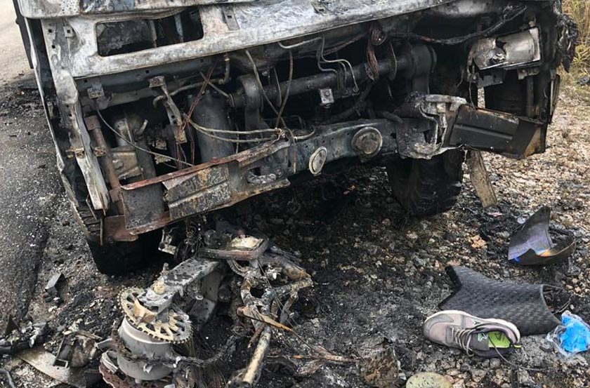 Ekoran perlanggaran tersebut motosikal mangsa dipercayai terbakar dan api dikatakan turut menyambar lori terbabit menyebabkan lori musnah sepenuhnya. - Foto PDRM