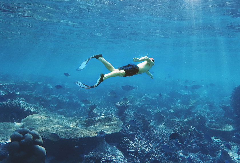 Meneroka keindahan alam seperti ini adalah antara tarikan pelancong ke Maldives.