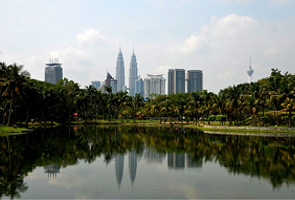 The call for a new vision is made all the more urgent with SMEs continuing their appeal to the government for help even as Budget 2021 has been announced, with a total of 32,469 such businesses forced to shut down permanently between March and September. BERNAMApic