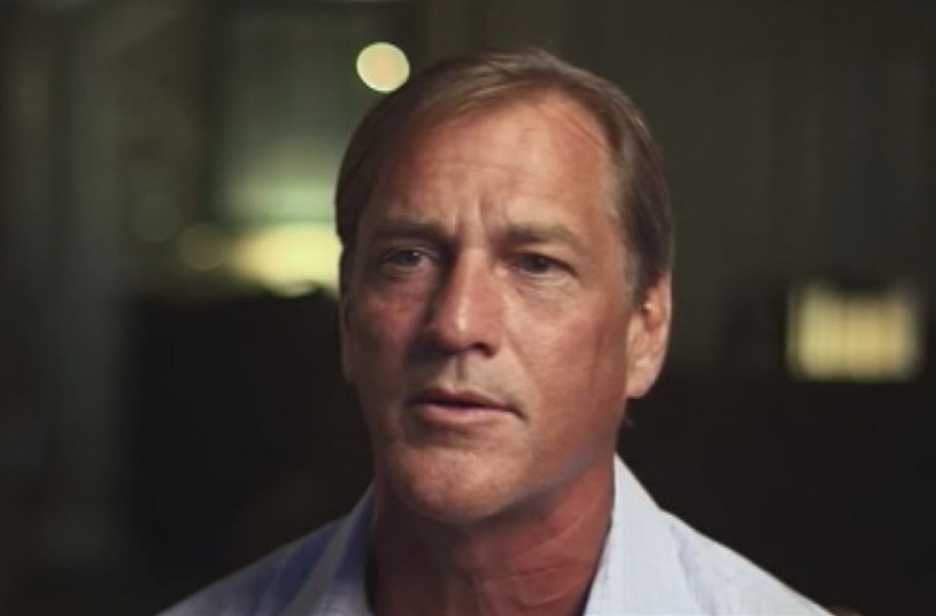 Bill McMurry percaya satu-satunya cara Jho Low dapat terus melarikan diri adalah melalui rasuah. 