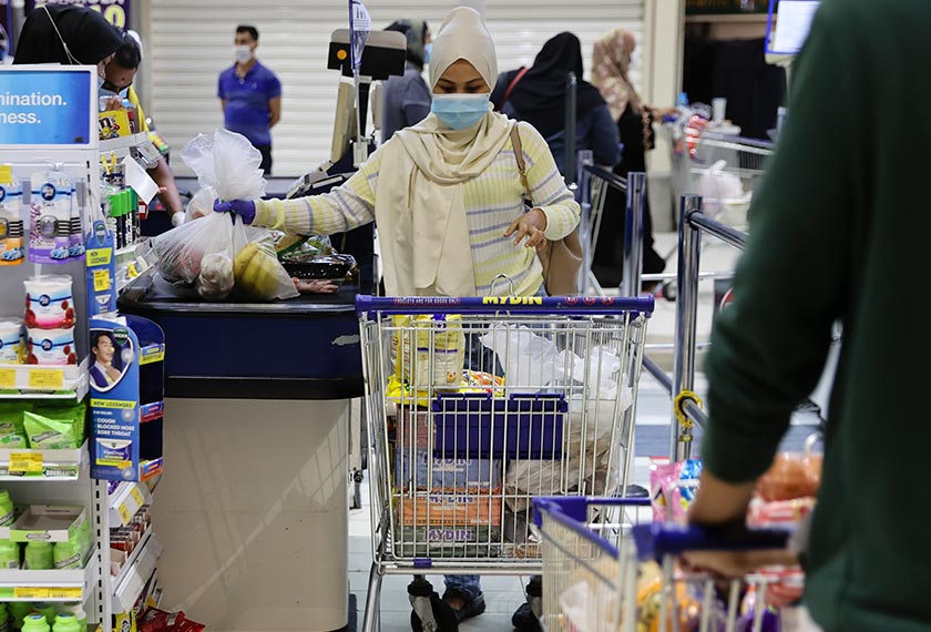  the government is well-poised to be in a position to pull out all the stops to ensure that we successfully come out of the Covid-19 crisis on a sustained basis. BERNAMA file pic