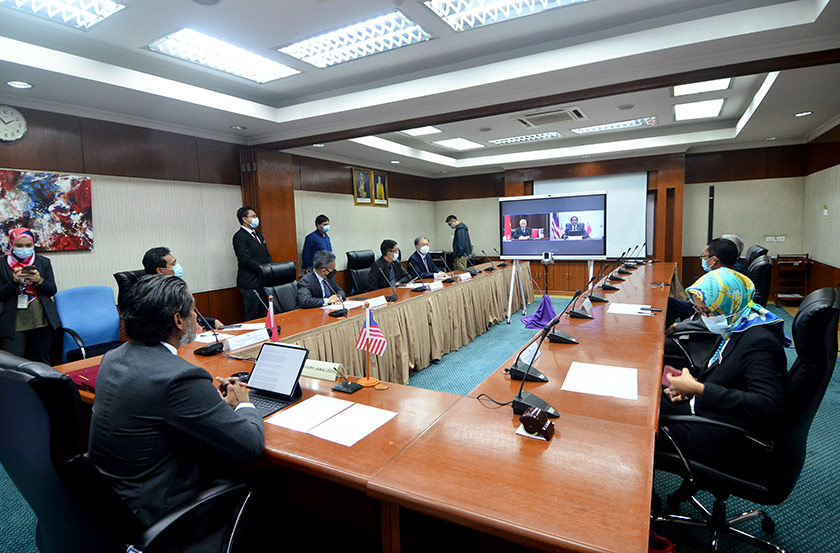 Perjanjian tersebut ditandatangani oleh Menteri MOSTI, Khairy Jamaluddin dan rakan sejawatannya, Wang Zhigang melalui majlis yang berlangsung secara dalam talian.