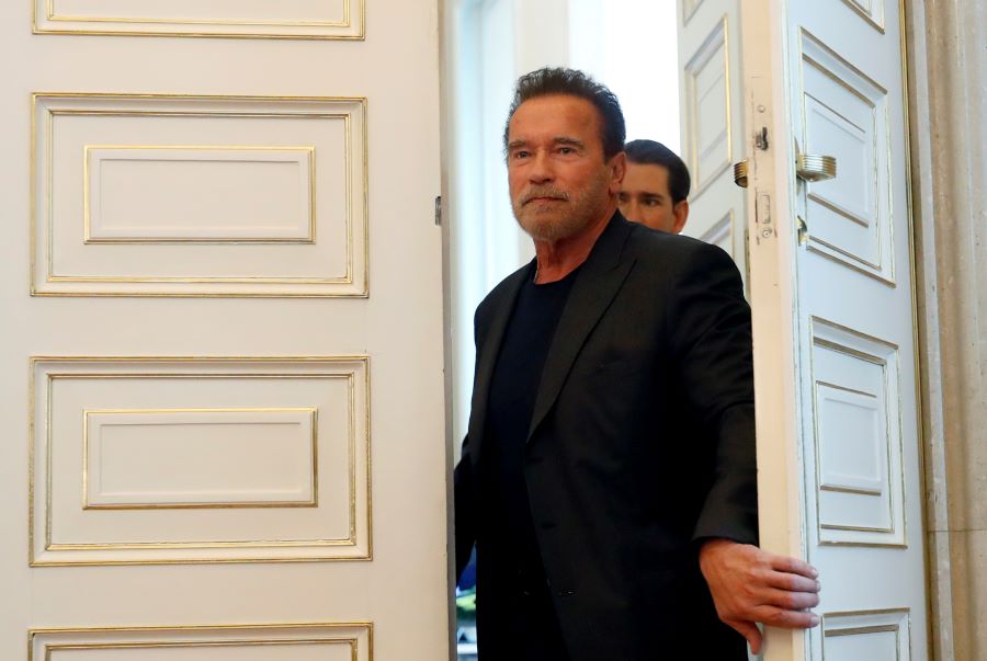 Austrian Chancellor Sebastian Kurz receives actor Arnold Schwarzenegger at the Chancellery in Vienna, Austria, January 28, 2020. REUTERS/Leonhard Foeger/File Photo