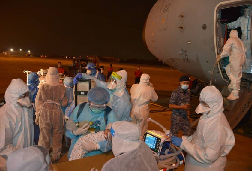 Tiga bayi yang mengalami masalah jantung dibawa menerusi penerbangan ihsan TUDM pada Jumaat.