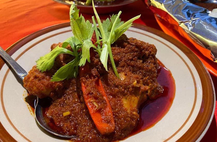 Masakan tradisi Portugis, Kari Dabel yang rasanya sedikit pedas