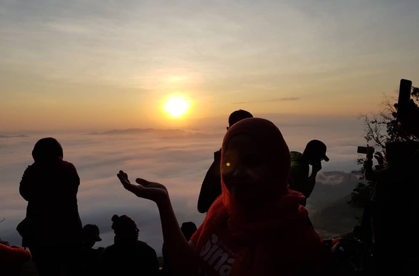 Pemandangan melihat matahari naik dan terbenam antara kenangan tidak boleh dilupakan jika melawat Dabong. - Gambar Astro AWANI/Muhafandi Muhamad