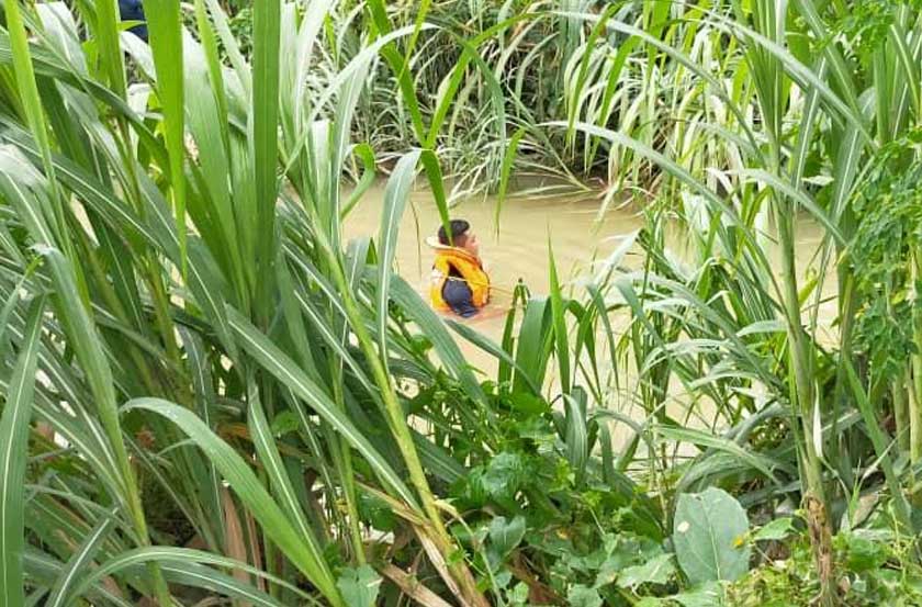 Operasi mencari dan menyelamat kanak-kanak yang terjatuh ke dalam sungai sedang dijalankan. Foto JBPM Perak