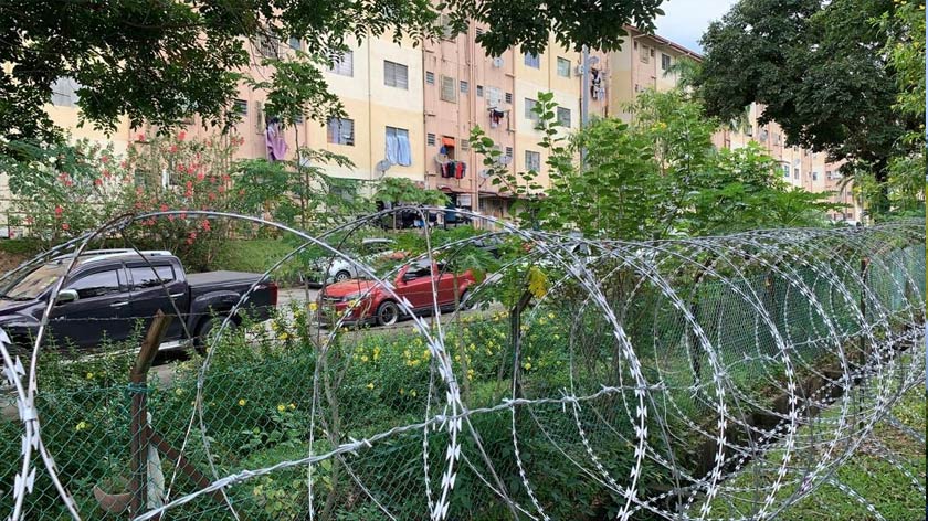 Bantuan awal barangan keperluan asas mula diagih-agihkan di penempatan terbabit bermula 23 November 2020. - Foto Astro AWANI