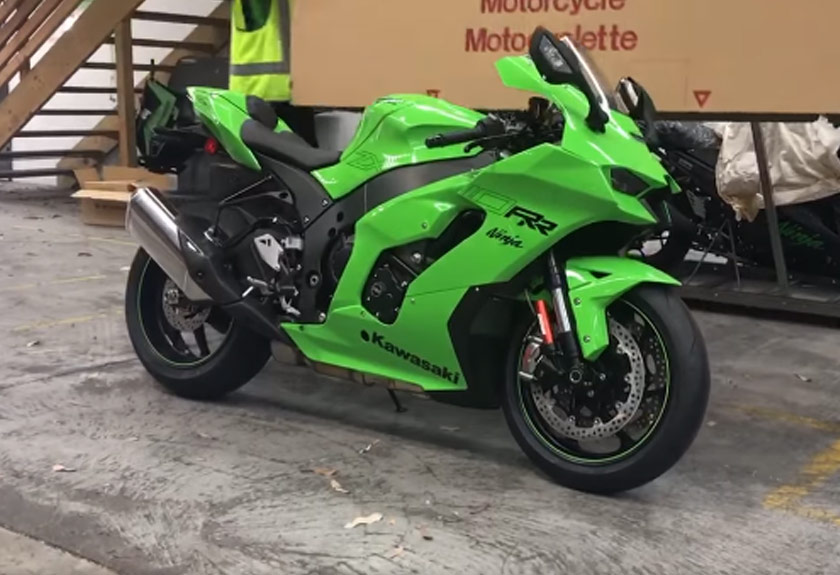 Kawasaki Racing Team (KRT) mendedahkan gambar dan video mengenai jentera baharu Kawasaki ZX-10R dan Kawasaki ZX-10RR 2021 yang bakal beraksi di Kejuaraan Superbike Dunia musim hadapan.