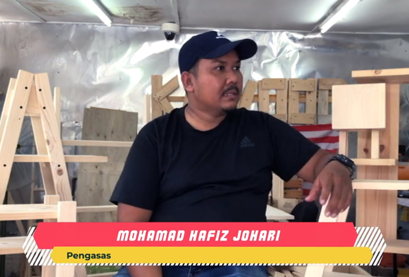 Hafiz Johari menyifatkan Kawood sebagai rezeki PKP selepas membantu isterinya membuat sebuah rak pokok hiasan.