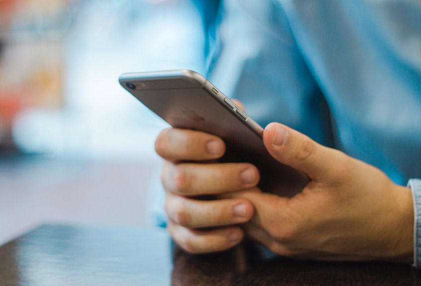  Ibu bapa diingatkan suapaya tidak cuai dengan gajet hingga anak menjadi mangsa. - Gambar hiasan