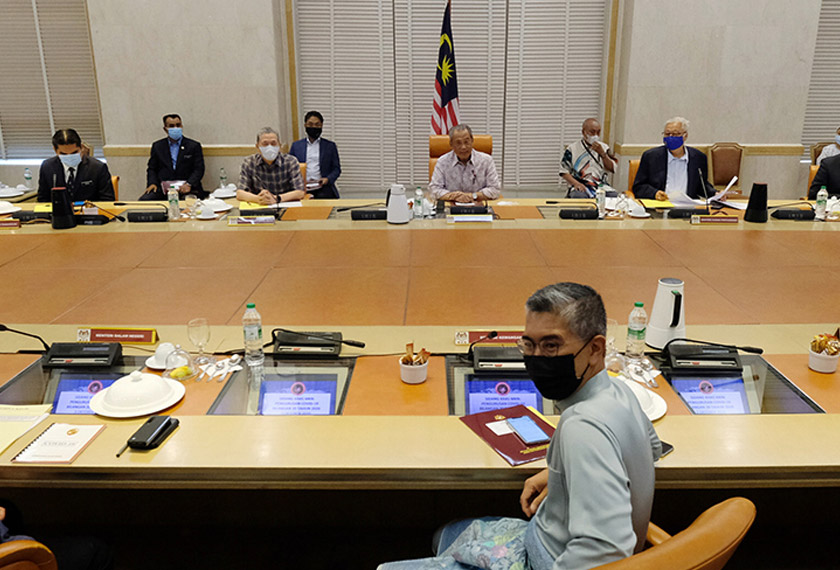 Perdana Menteri Tan Sri Muhyiddin Yassin mempengerusikan mesyuarat khas Majlis Keselamatan Negara berkenaan COVID-19 di Bangunan Perdana Putra, Putrajaya pada Sabtu lalu, 3 Oktober.