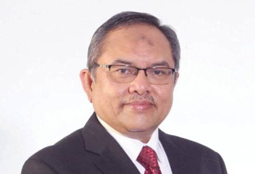 Nik Ahmad Kamal menambah Muhyiddin boleh menasihatkan Yang Di-Pertuan Agong untuk membubarkan Parlimen di bawah Perkara 43 (4) Perlembagaan, sekiranya Perdana Menteri itu benar-benar hilang sokongan majoriti.