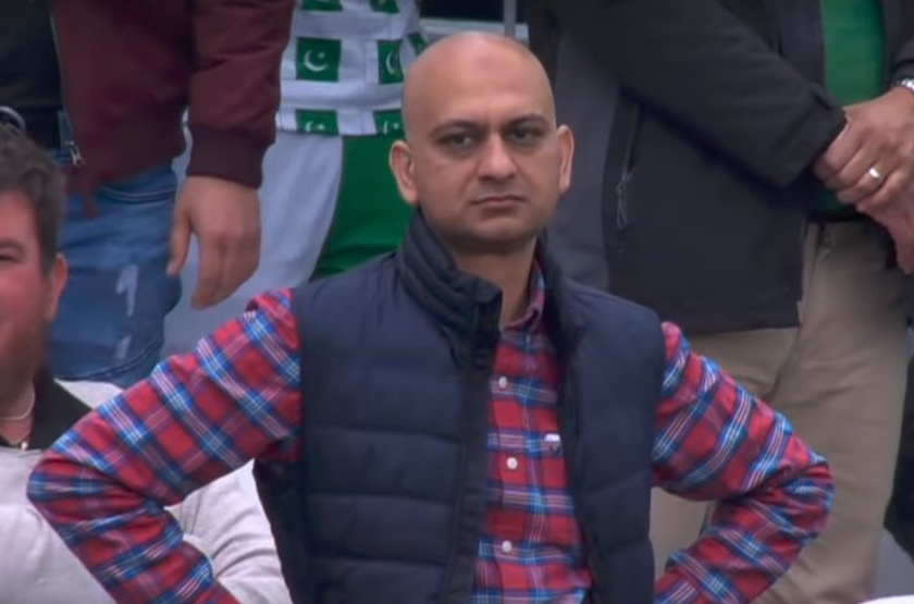 Namanya, Muhammad Sarim Akhtar dan dia adalah rakyat Pakistan.