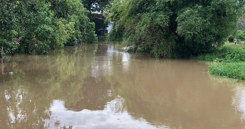 Keadaan air deras di Sungai Langgar antara cabaran yang ditempuhi anggota bomba. - Astro AWANI