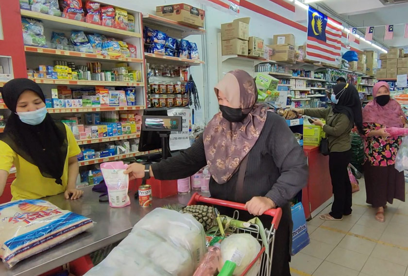 Lee berharap kerajaan melonggarkan sedikit syarat berkaitan pinjaman bank dan penstrukturan semula pembayaran kepada peminjam agar rakyat tidak terbeban ketika berdepan COVID-19 ketika ini. - Astro AWANI