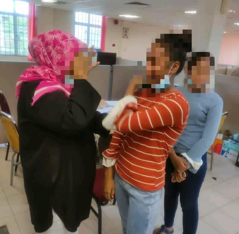 Tiiga wanita yang turut ditahan AADK dalam Ops Cegah di daerah Kuala Muda. - Gambar Astro AWANI