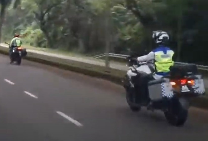 Tawarkan diri menjadi tukang iring dalam konvoi-konvoi tidak kira motosikal atau kereta.