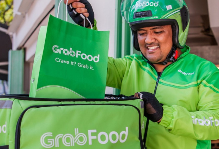 Menjadi penghantar makanan atau barangan juga mampu menjana pendapatan lumayan jika anda rajin! - Gambar GrabFood