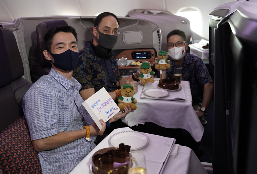 Pengunjung turut mengambil peluang tersebut untuk meraikan sambutab hari lahir di restoran yang 'istimewa