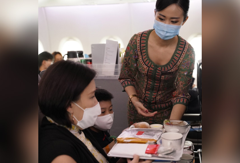 Pengunjung berpeluang menikmati makan tengah hari di dalam pesawat A380 sambil menonton filem