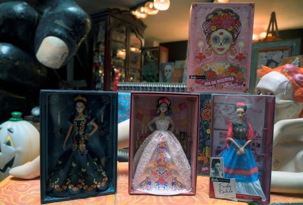 Day of the Dead 'skeleton' Barbie splits opinion in Mexico | Awani ...