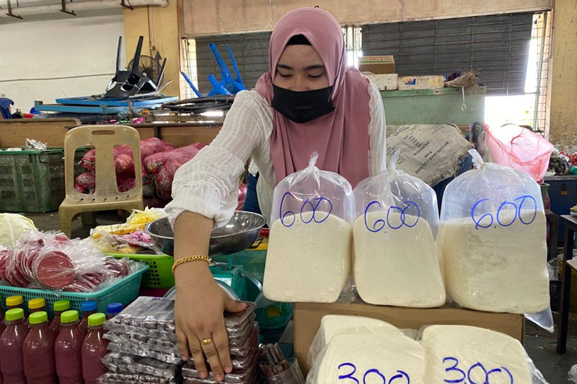 Penangguhan bayaran sewa itu boleh dijadikan modal pusingan untuk meneruskan jualan.