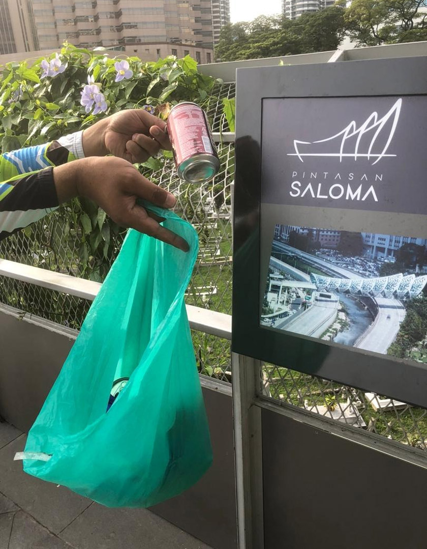 Sampah-sarap yang dijumpai di Saloma Link di ibu negara.