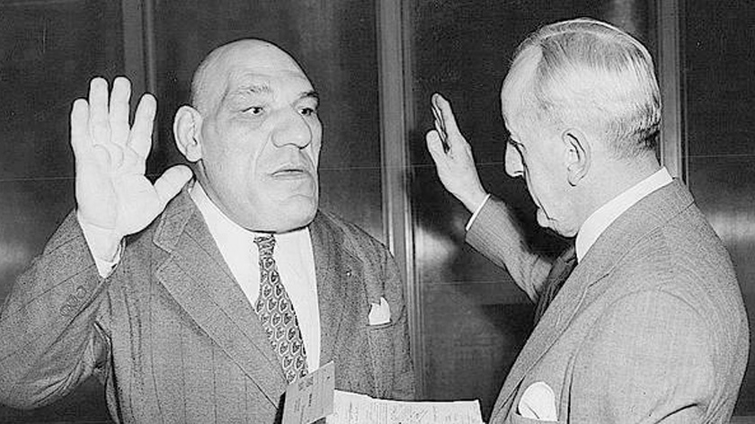 Menggunakan nama samaran The Fallen Angel, Maurice berjaya menggegarkan arena gusti di Amerika Syarikat. 