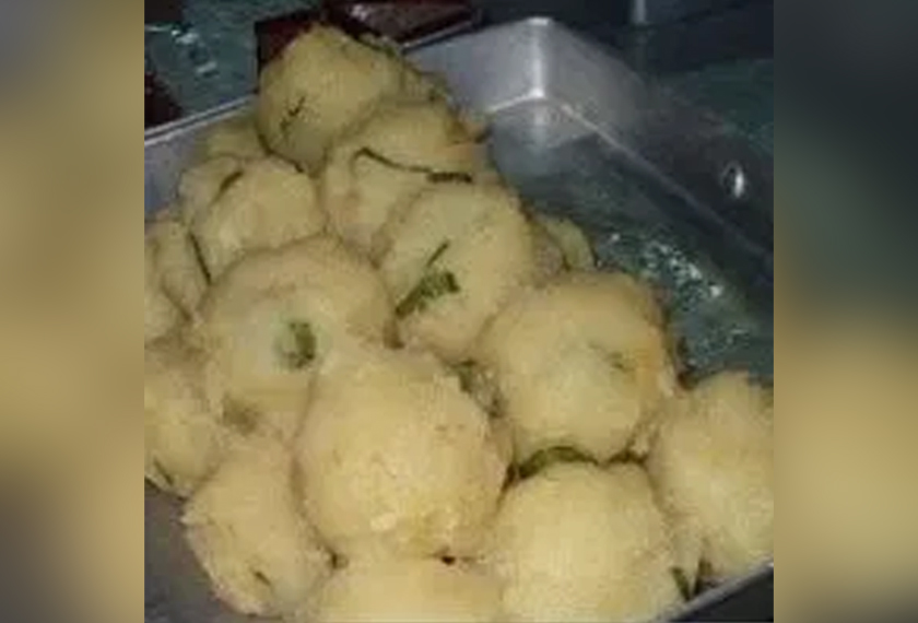 Kuih Tahi Itik ini mendapat nama kerana dohnya bulat dan disusun secara melekat dekat-dekat menyerupai tahi itik. Di sebalik itu, rasanya memang memikat. - Gambar Google Image