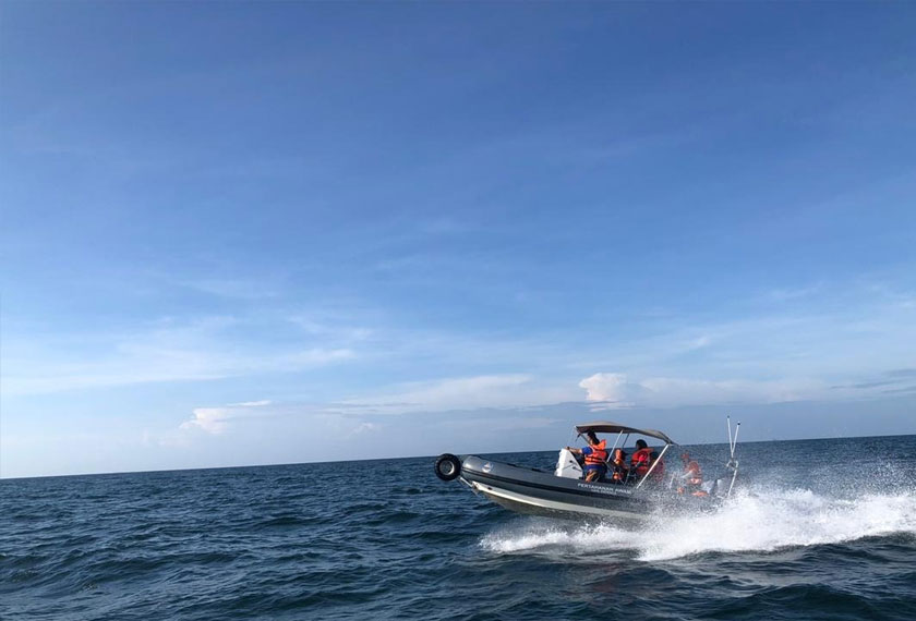 Usaha mencari dan menyelamat diteruskan pagi ini melibatkan beberapa bot agensi penguat kuasa. - Foto PDRM