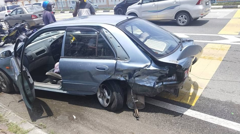 Sehingga kini, tiga pelajar telah mengalami kecederaan ada bahagian kaki dan leher dipercayai selepas dirempuh kenderaan.