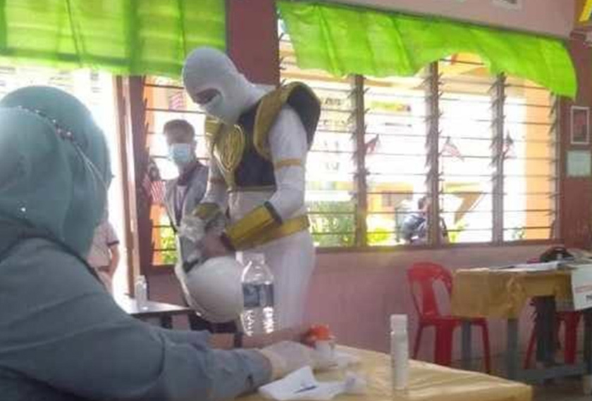 Sumber foto: Petugas SPR di SMK Tansau, Penampang