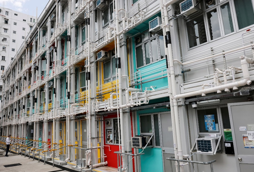 Rumah peralihan yang disiapkan oleh pemerintah atau sektor swasta Hong Kong masih belum mencukupi untuk menampung permintaan golongan miskin bandar. - Reuters