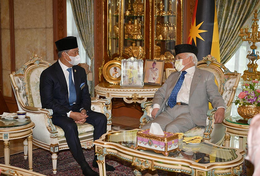 Muhyiddin mengadakan kunjungan hormat terhadap Yang Dipertua Negeri Sarawak Tun Abdul Taib Mahmud di kediaman rasminya di Demak Jaya, Jalan Bako, di sini.