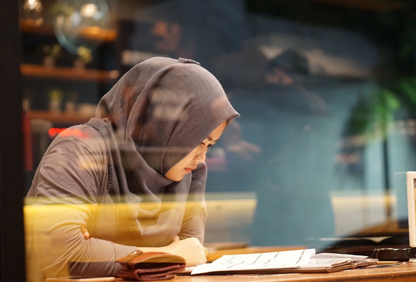 Mereka tamat pengajian dengan hutang yang dibawa (pinjaman pendidikan yang perlu dibayar) ke alam pekerjaan dan menyebabkan pendapatan tidak mencukupi – Farizan.