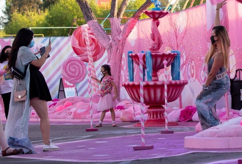 Warna yang ceria membangkitkan rasa teruja pengunjung. - Reuters