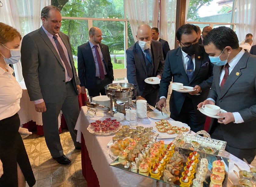 Majlis perpisahan Maxim Salnikov di Kedutaan Rusia di Kuala Lumpur berjalan dengan pematuhan SOP yang ketat kerana pandemik Covid-19. Foto - Astro AWANI