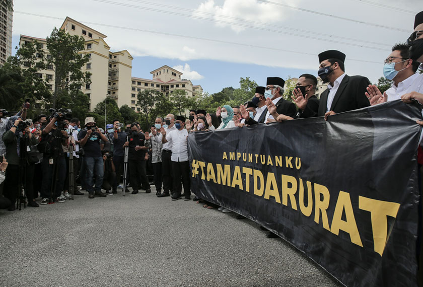 Dr Mahathir mendakwa, kerajaan Perikatan Nasional mungkin tidak dapat menyampaikan maklumat yang cukup kepada Yang di-Pertuan Agong sehingga pengisytiharan Proklamasi Darurat diperkenan. - Foto Astro AWANI/SHAHIR OMAR