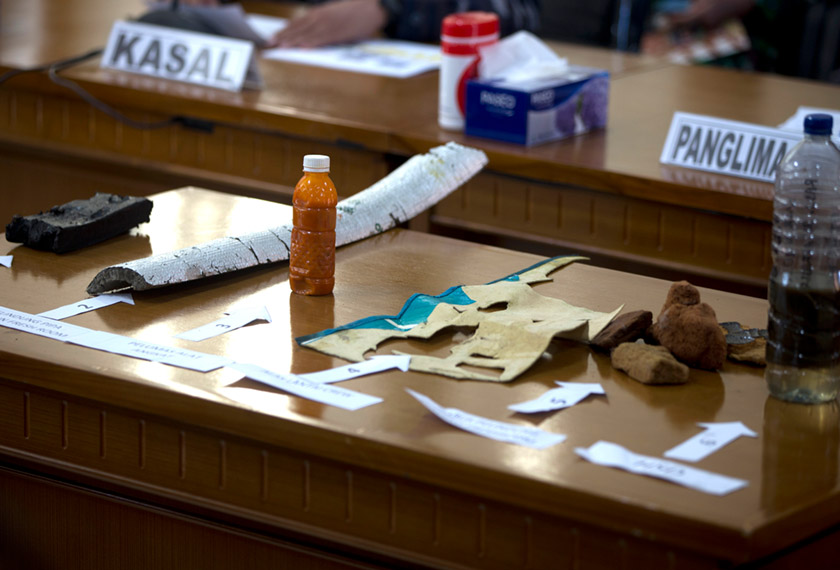 Antara barangan yang ditemui dari kapal selam KRI Nanggala 402. (Foto AP)