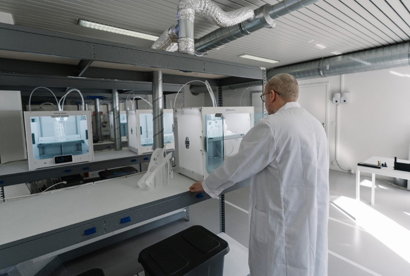 Teknologi termaju mampu menghasilkan organ buatan dengan memiliki fungsi bagi menggantikan organ tubuh manusia yang telah rosak.