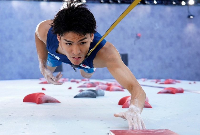 Tomoa Narasaki of Japan in action, Tokyo 2020 Olympics - Sport Climbing - Men's Combined - Qualification - Aomi Urban Sports Park - Tokyo, Japan - August 3, 2021.  -REUTERS