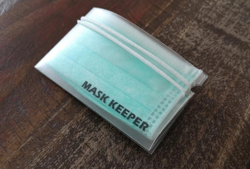 Mask-keeper dapat menjaga atau menyimpan pelitup muka anda dengan baik.