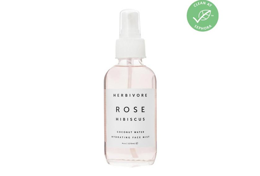 Kekalkan hidrasi wajah anda dengan face mist.