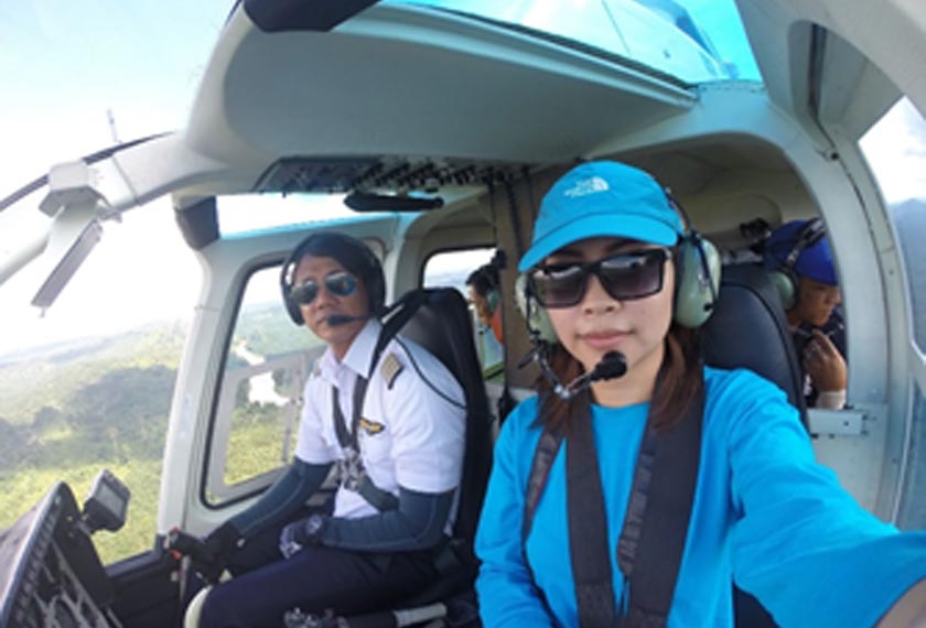 Pengurus Pemuliharaan Orang Utan, Donna Simon melakukan tinjauan udara sarang orang utan di Sabah. - Donna Simon / WWF-Malaysia