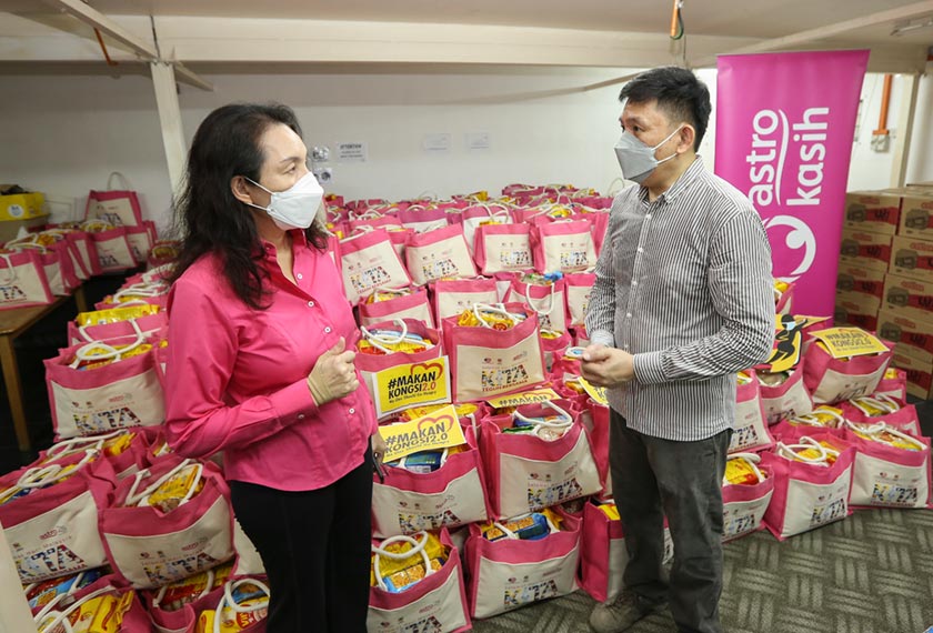 Bantuan keseluruhan seberat 8 tan itu mengandungi makanan keperluan asas seperti beras, tepung dan gula. - Foto Astro